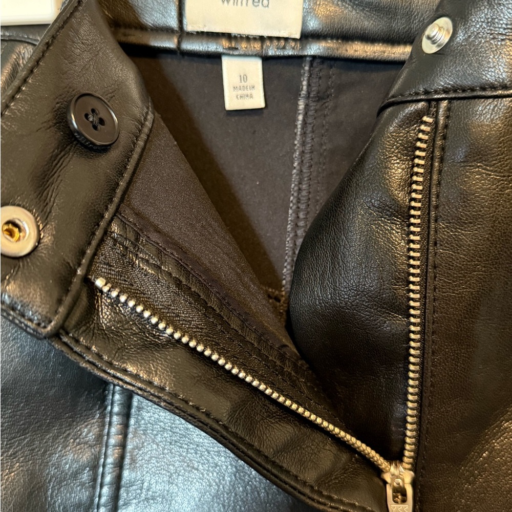 Wilfred Rebel Pants/ Aritzia black vegan leather pants size 10 - Picture 2 of 7
